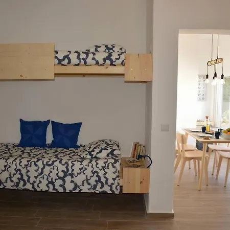 Waterfront - 4 Sleeps