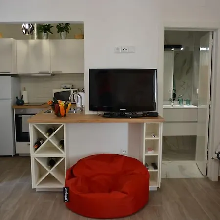 Waterfront - 4 Sleeps *