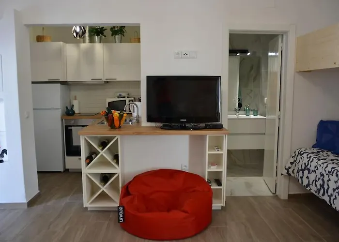 Waterfront - 4 Sleeps *